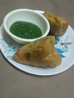 બ્રેડ પકોડા (Bread Pakoda Recipe In Gujarati) રેસીપી મુખ્ય ફોટો