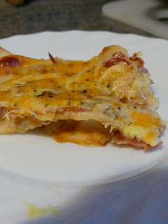 Una foto de Pizzanwich de Jamón doble y extra de queso