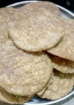 ફરસી પૂરી (Farsi Puri Recipe In Gujarati) રેસીપી મુખ્ય ફોટો
