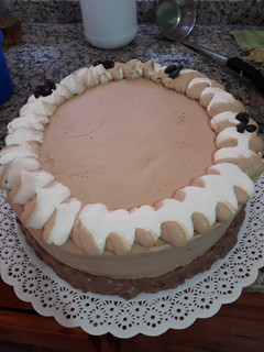 Una foto de Súper torta. (Mousse, crema moka y chantilly)