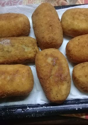 Una foto de Bastones de papa rellenas con carne y queso🧀