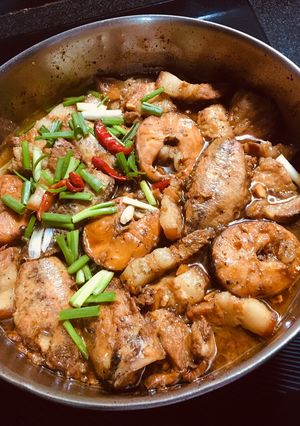 Hình của món Cá kho hành ớt.