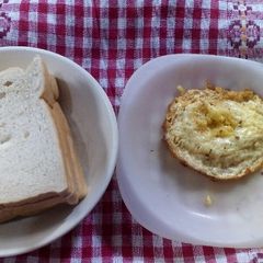 A picture of Fried Egg and Bread.