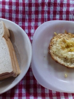 A picture of Fried Egg and Bread.