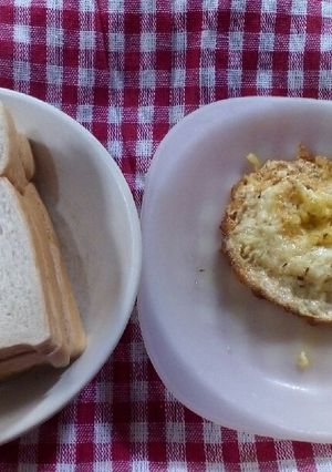 A picture of Fried Egg and Bread.