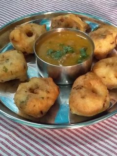 உளுந்து வடை (Ulunthu vadai Recipe in Tamil) செய்முறை முக்கிய புகைப்படம்