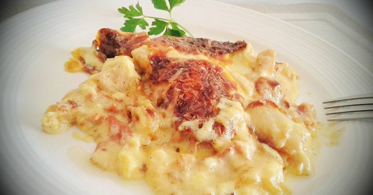 Mini penne en salsa bechamel con salteado de tiras de pechuga Receta de  Alexis Urrutia- Cookpad