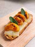 Bruschetta con clementino e pecorino sardo