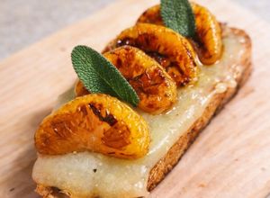 Foto di Bruschetta con clementino e pecorino sardo