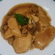Pechuga de pollo con salsa de manzana y champiñones