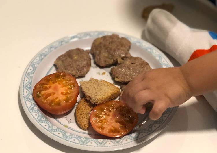 Hamburguesas caseras de ternera y magro BLW para Miguel, hechas por Miguel