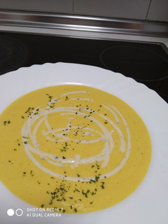 Una foto de Crema de verduras saludable 😋