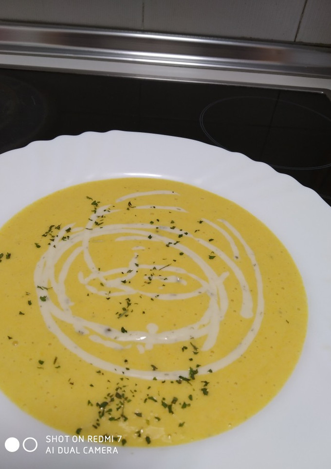 Una foto de Crema de verduras saludable 😋