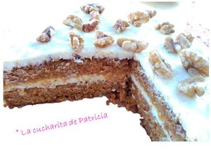 Una foto de Tarta de Carrot Cake con frosting de naranja