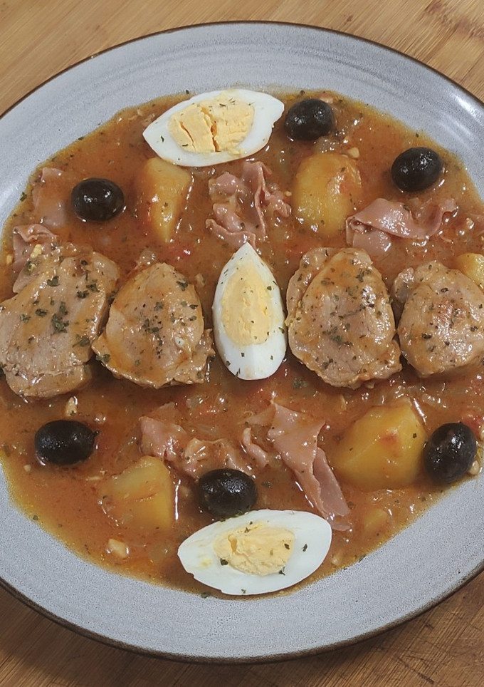 Una foto de Solomillo en salsa aragonesa 🐽🫒🥚