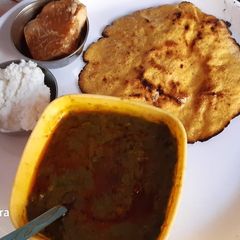 Sarso ka saag makka ki roti A picture of Sarso ka saag makka ki roti.