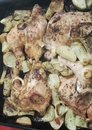 Una foto de Pollo al horno con papas