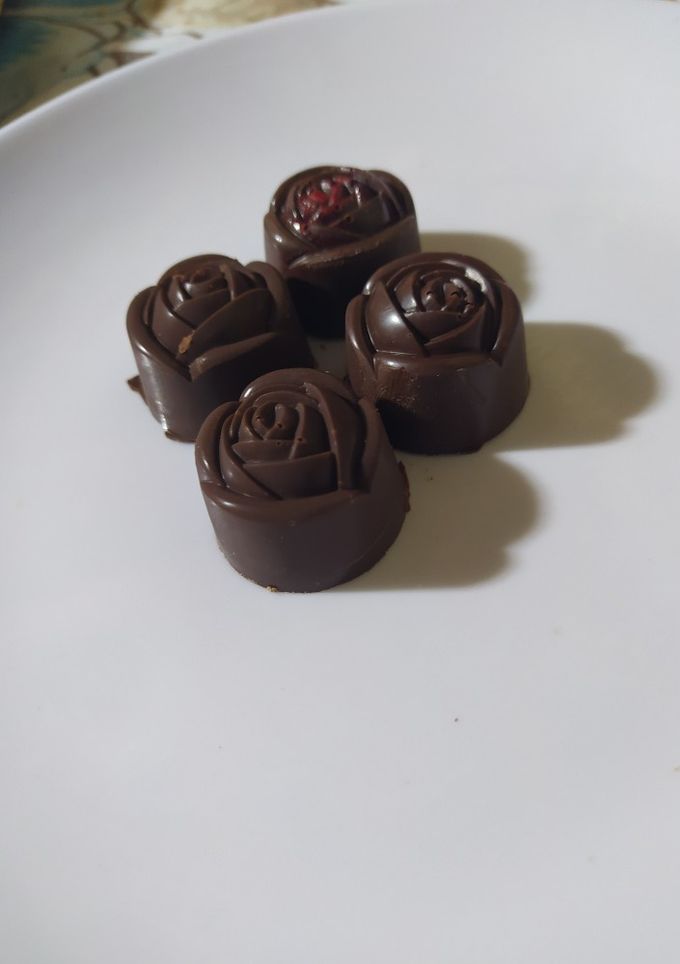 Una foto de Bombones de chocolate rellenos de arándano