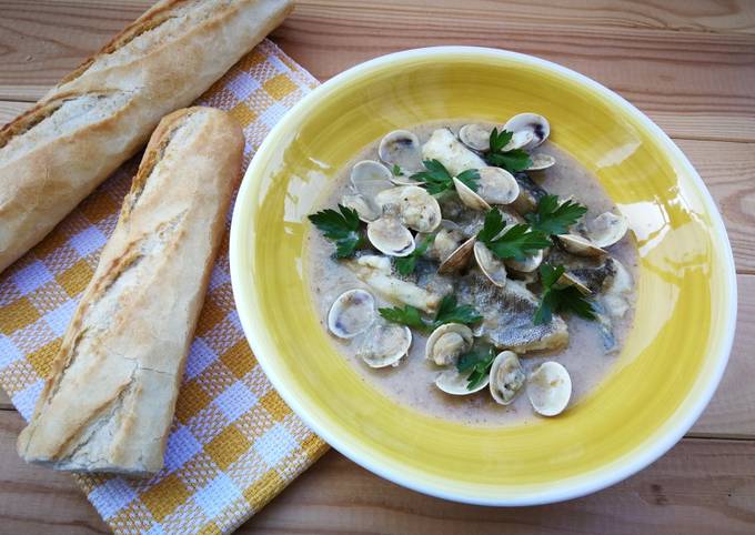 Bacalao con chirlas en salsa al vino blanco para la Semana Santa Receta de  