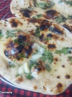 તંદૂરી બટર રોટી (Tandoori Butter Roti Recipe In Gujarati) રેસીપી મુખ્ય ફોટો