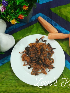 A picture of Baked Carrot Peels.