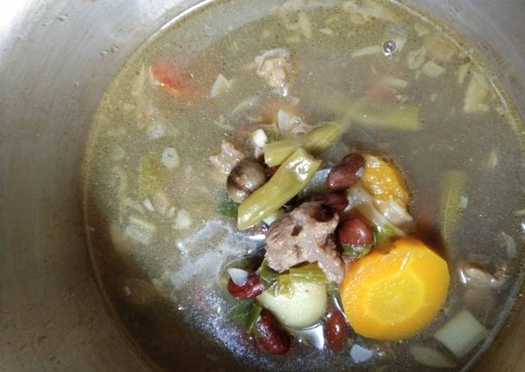 Bagaimana Membuat Sop daging sapi dan kacang merah yang Lezat