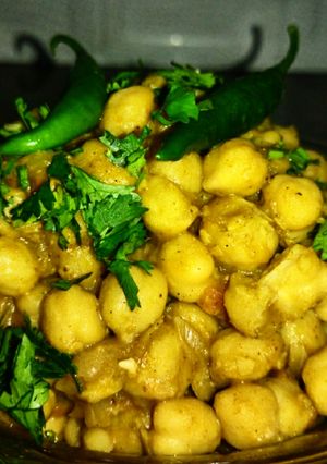 चटपटे सूखे छोले (chatpate sukhe chole recipe in Hindi) रेसिपी मुख्य फोटो