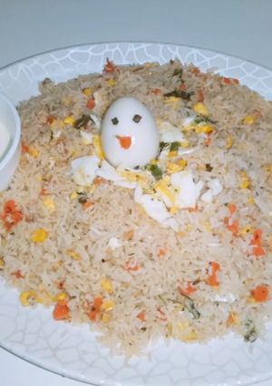 A picture of Egg fried Rice with mayo garlic sauce.