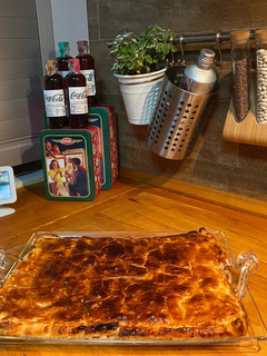 Una foto de Empanada de bacalao y pasas
