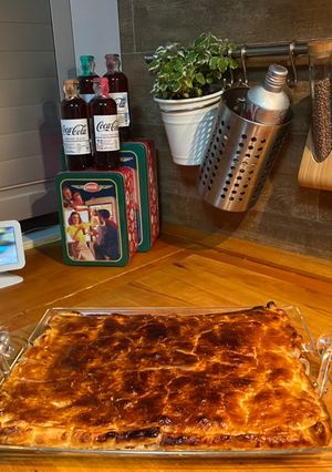 Una foto de Empanada de bacalao y pasas