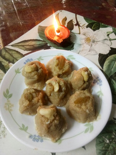 અડદિયાં (Adadiya Recipe In Gujarati) રેસીપી મુખ્ય ફોટો
