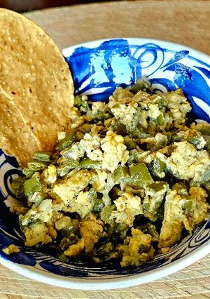 Una foto de Huevo con nopales