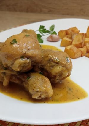 Foto principal de Pollo en salsa de almendras garrapiñadas