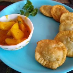 A picture of Matar kachori.