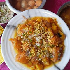 A picture of DahiBaraAlooDum.