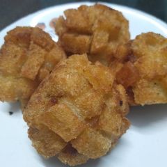 A picture of Chicken Cheese Footballs.