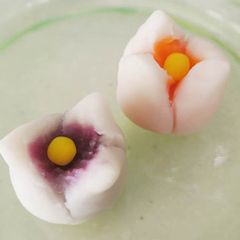 A picture of Small Nerikiri Wagashi:"Tulip".