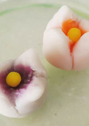 A picture of Small Nerikiri Wagashi:"Tulip".