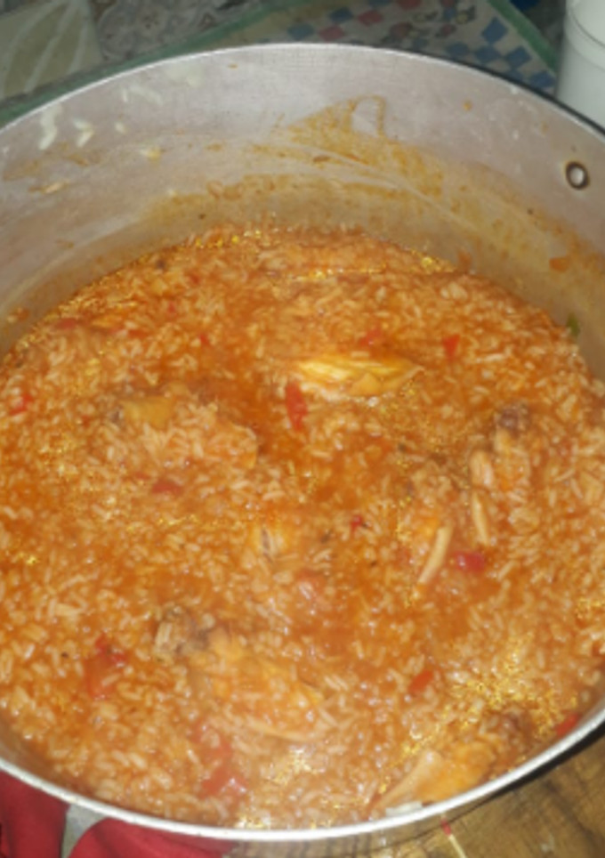 Una foto de Guiso de arroz con alitas de pollo