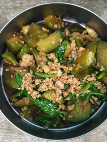 How To Prepare Stir-fried Eggplant with Minced Pork and Sweet Basil which Delicious