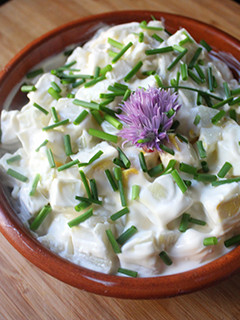 Una foto de Ensalada de patata y huevo con cebollino (2)