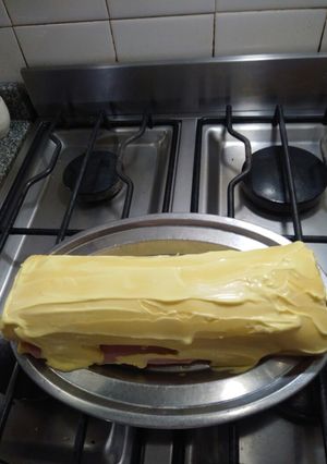 Una foto de Arrollado (pionono) de jamón y queso (fácil)