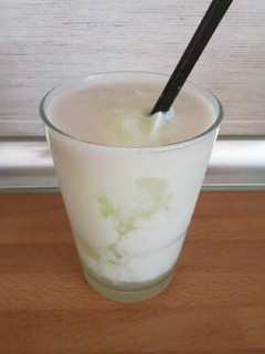 Una foto de Granizado de limón con horchata de chufa