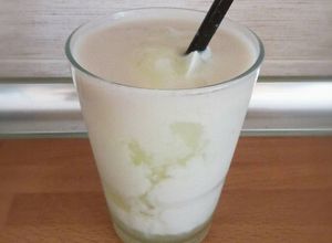 Una foto de Granizado de limón con horchata de chufa