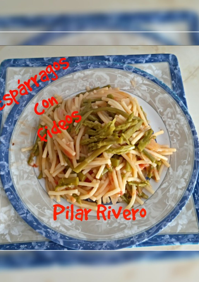 Una foto de Espárragos con fideos