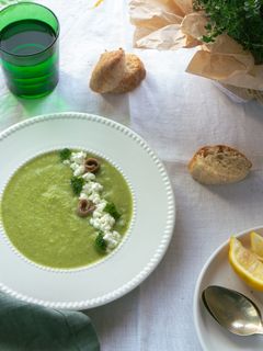 Foto di Vellutata di broccoli e porri con feta e acciughe