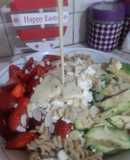 Μακαρονοσαλάτα με φράουλες, αβοκάντο & σάλτσα γιαουρτιού