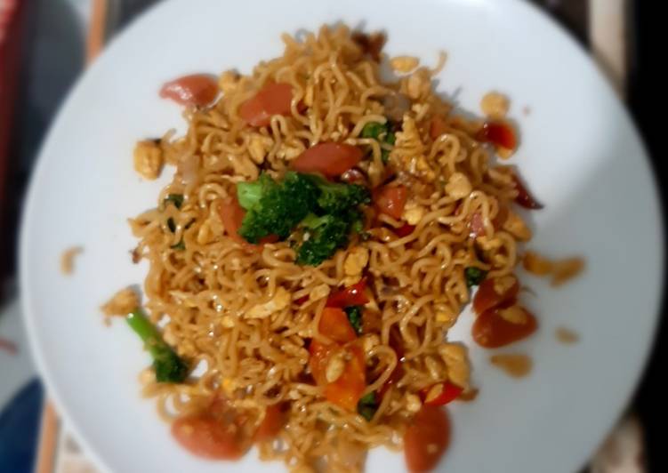 Mie goreng brokoli sosis