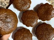 Una foto de muffin de cacao amargo