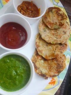 (ઓટસ ઉતપમ(oats uttpam recipe in gujarati) રેસીપી મુખ્ય ફોટો